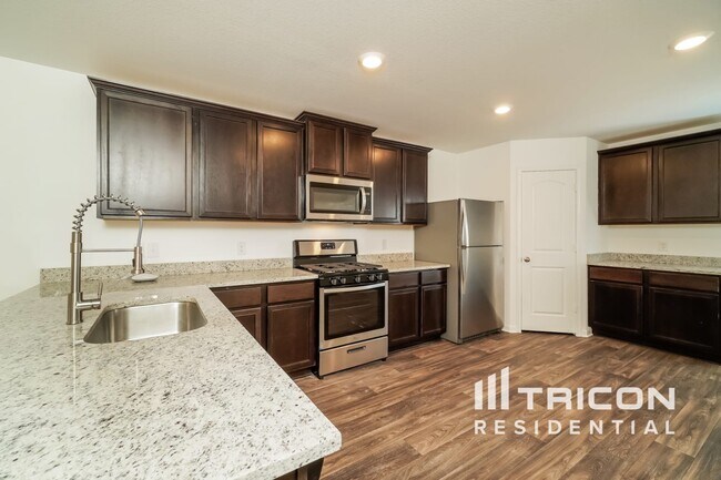 Building Photo - 3967 Trail de Paris