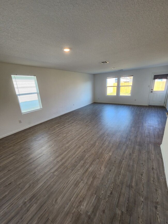 Building Photo - PALOMA Subdvison/ Converse Area