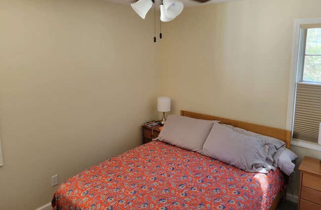 Building Photo - 2-Bedroom/2-Bath (Fully Furnished