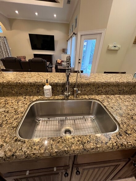 Building Photo - 2100 Rice Ave