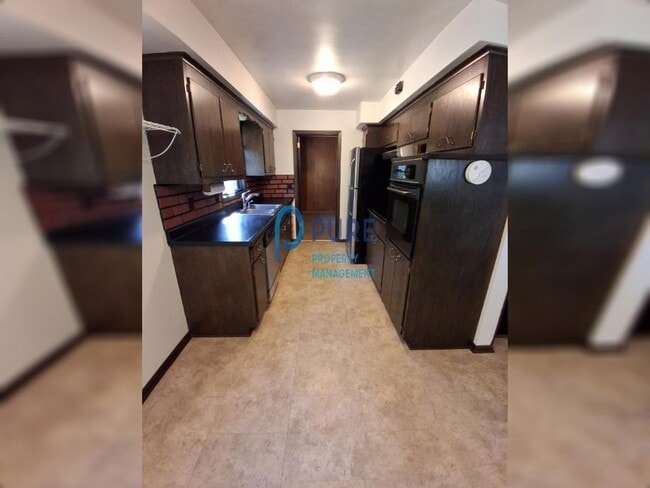Building Photo - Beautiful Burnsville 3 Bedroom / 2 Bath Ho...