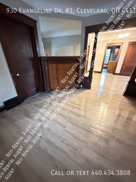 Building Photo - 930 Evangeline Rd