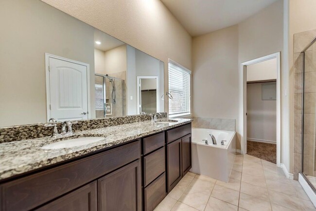 Building Photo - 932 Lake Cypress Ln