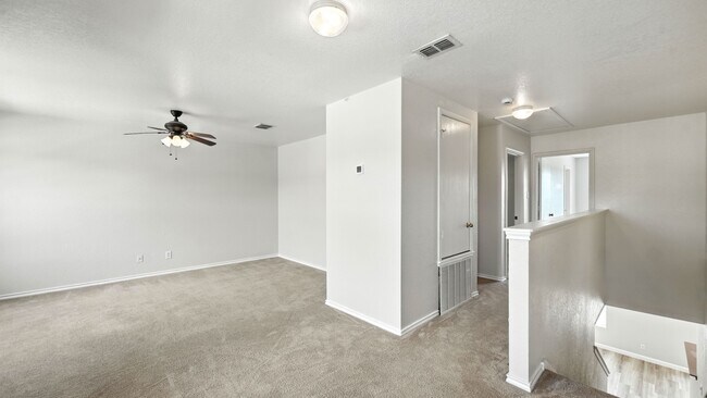 Building Photo - 209 Hinge Loop