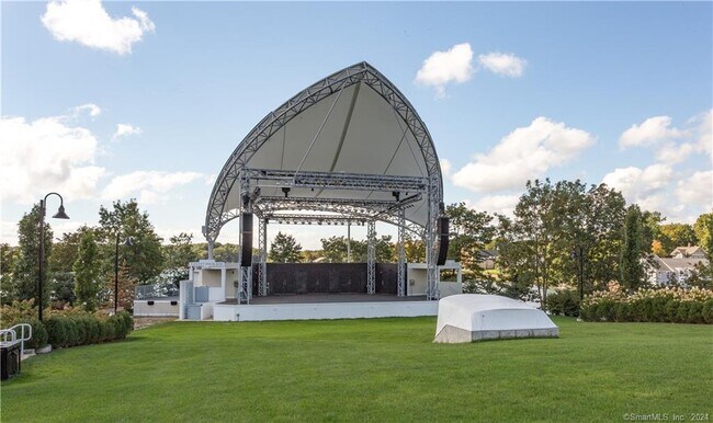 Building Photo - 5 Church Ln