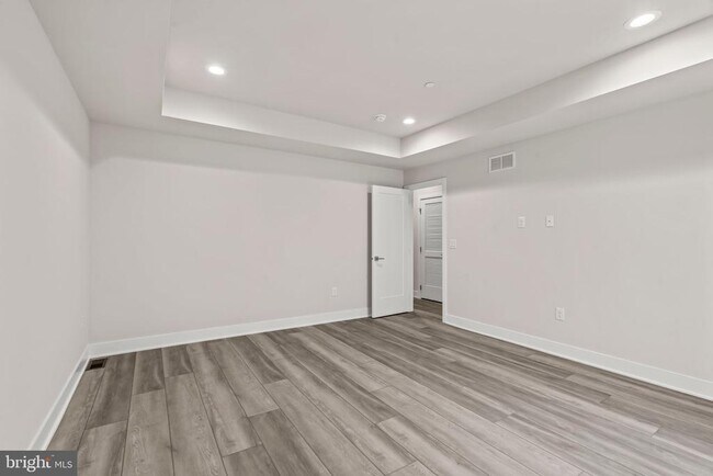 Building Photo - 701 Brewster Aly