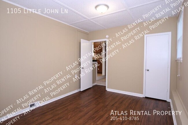 Building Photo - 1105 Little John Ln