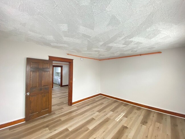 Building Photo - 125 N Main St