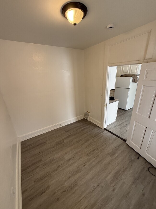 Building Photo - 74 Jessamine Ave W