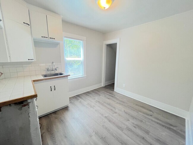 Building Photo - 101 N Bowdoin Pl