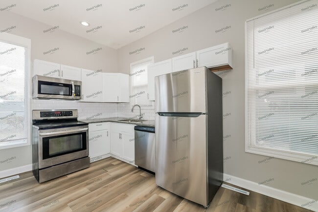 Building Photo - 3543 Flora Ave