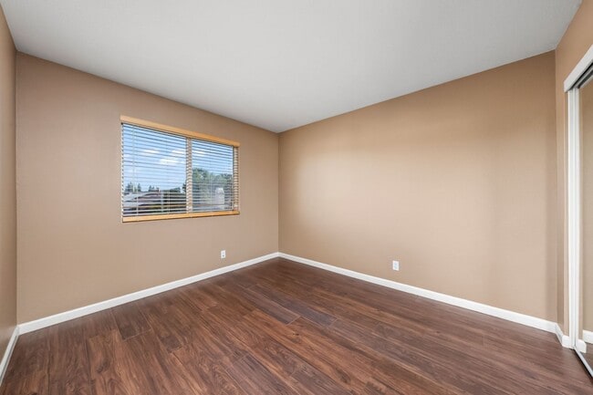 Building Photo - Spacious 4 Bedroom, 2.5 Bath Home in Sacra...