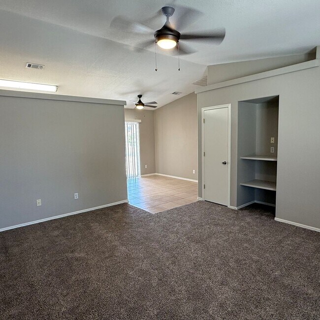 Building Photo - Charming Newly Renovated 2 bed/2 Bath Rental Long Term