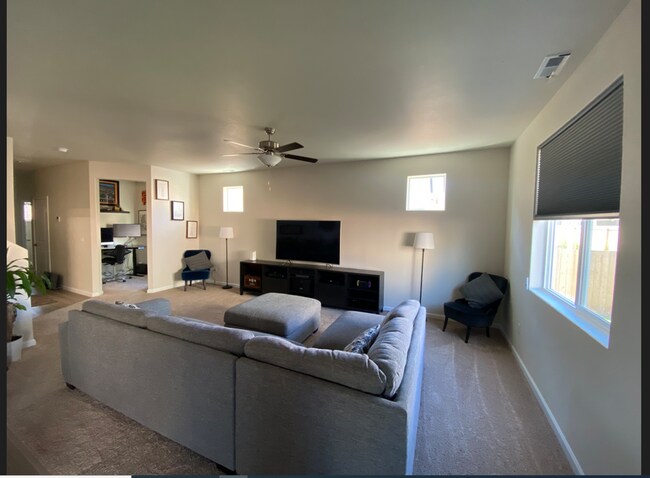 Building Photo - Modern & Spacious 5-Bedroom Home in Desirable Sultan Community