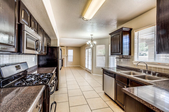 Building Photo - 900 Tecate Pl