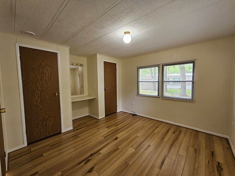 Building Photo - 224 Blossom Ln