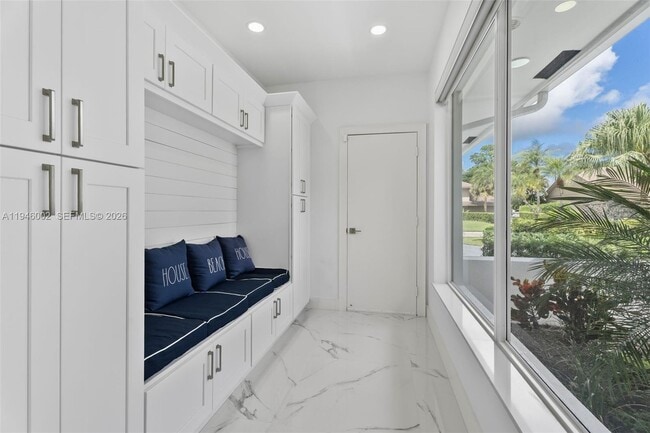 Building Photo - 17 Surrey Rd