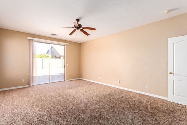 Building Photo - Single level rare to find 3 bed house in G...