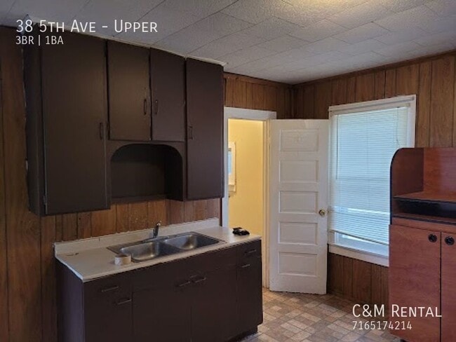 Building Photo - 38 5th Ave