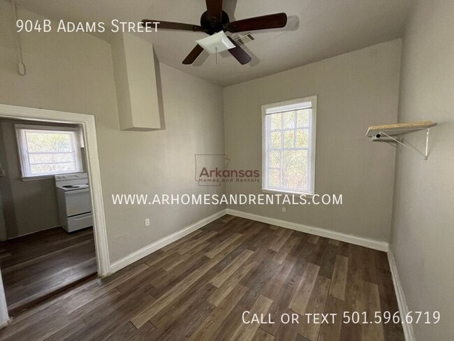 Building Photo - 904 Adams St