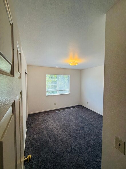 Building Photo - 107 N Harbin Ave