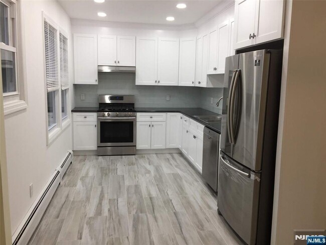 Building Photo - 248 2nd St