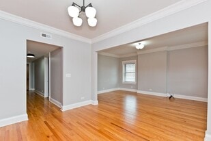 Building Photo - 1046 Chicago Ave