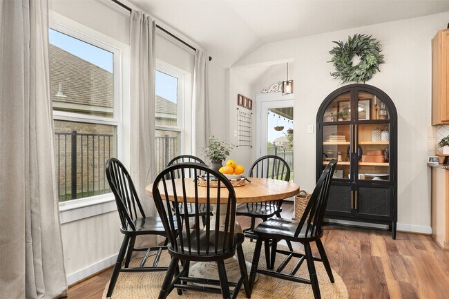 Building Photo - 2505 Bernadino Dr