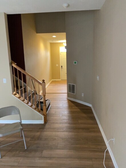 Building Photo - 2898 Andover Cir