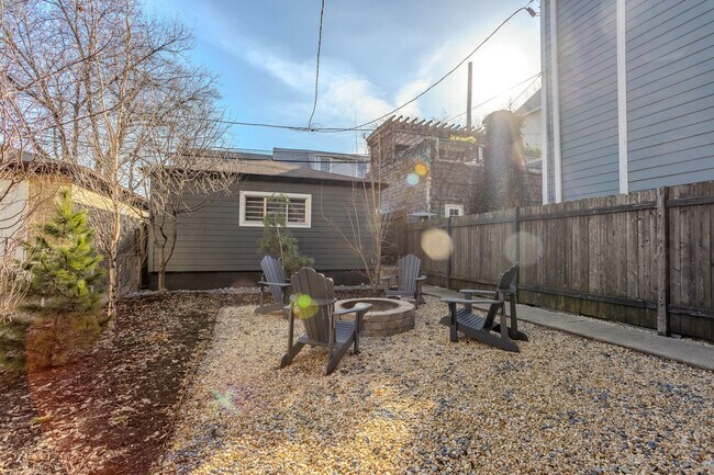 Building Photo - 3139 N Oakley Ave