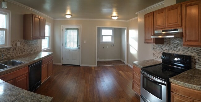 Building Photo - Beautifully remodeled 2 bed 1 bath home in Springfield!
