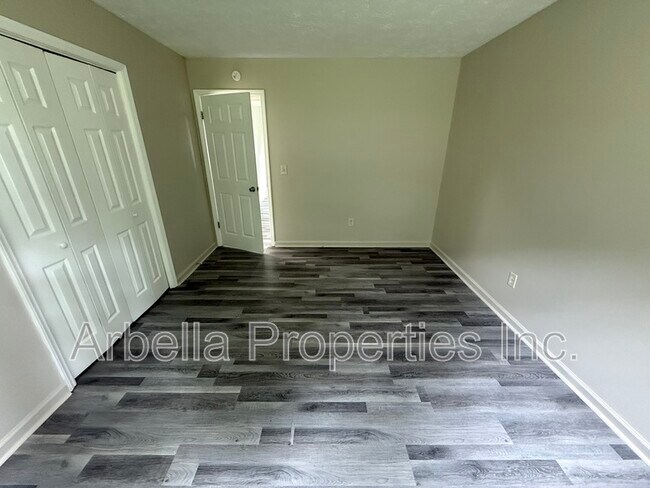Building Photo - 230 Booher Ln