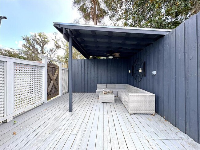 Building Photo - 222 NE 1st Ave