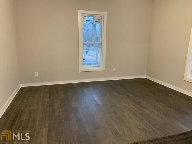 Building Photo - 6234 Collins St NE