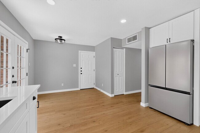 Building Photo - 243 Woodhurst Dr