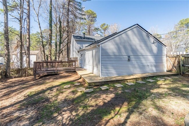 Building Photo - 210 Littlewick Way