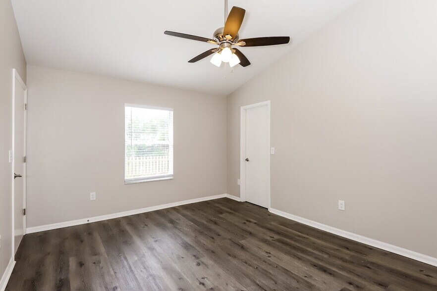 Building Photo - 206 Lookout Dr