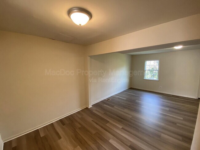 Building Photo - 706 Olde Greenwich Cir