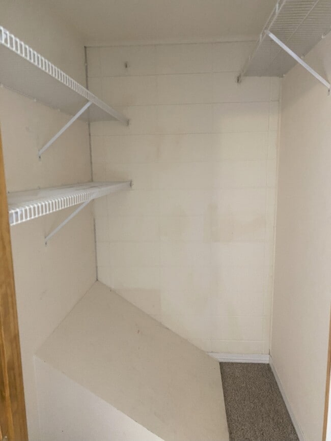 Building Photo - 852 Stonegate Ct
