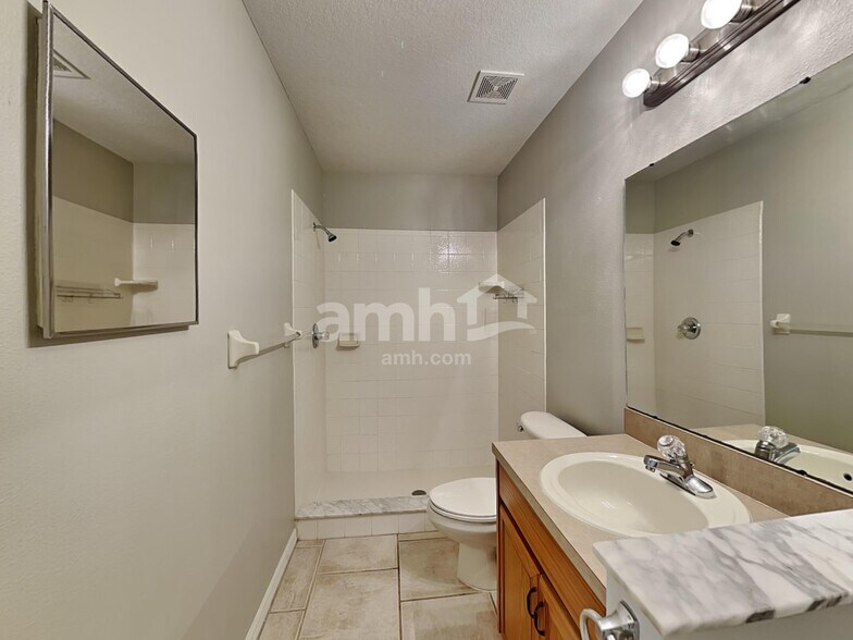 Building Photo - 10519 Sedgebrook Dr