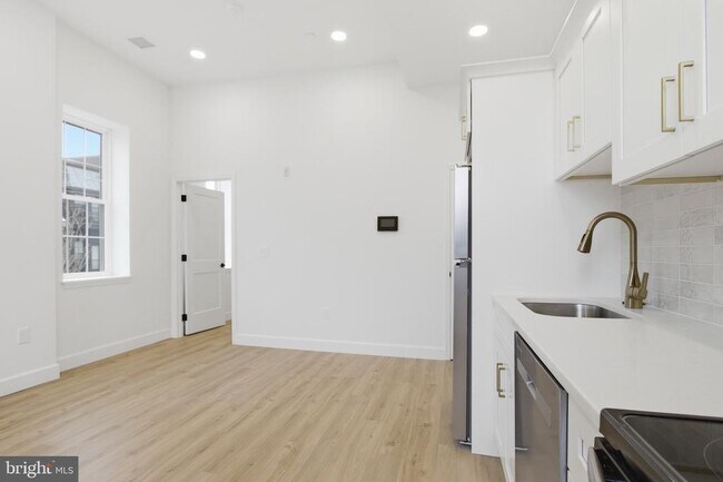 Building Photo - 100 W Front St