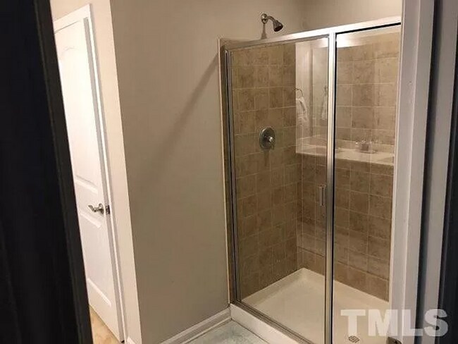 Building Photo - 3-Bedroom Townhome Available Eary July!