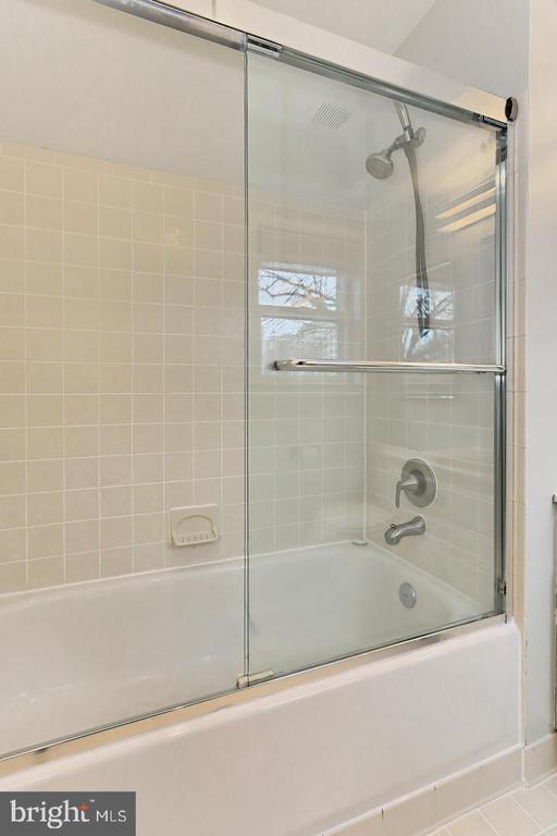 Building Photo - 1024 N Monroe St