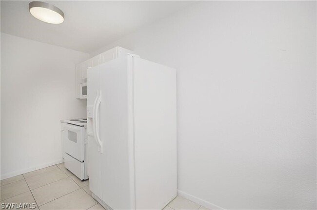 Building Photo - 4635 Bayshore Dr