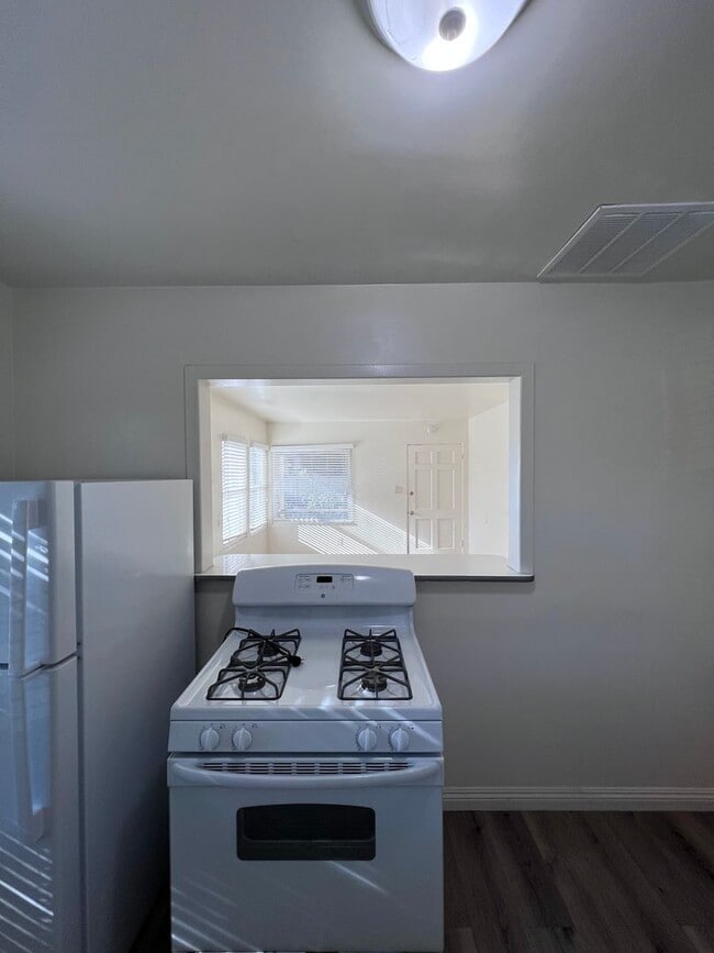 Building Photo - 2166 Felspar St