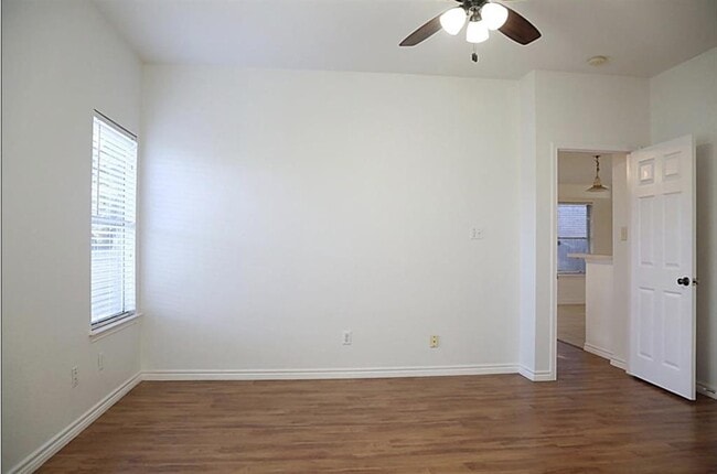 Building Photo - 805 Settlement St