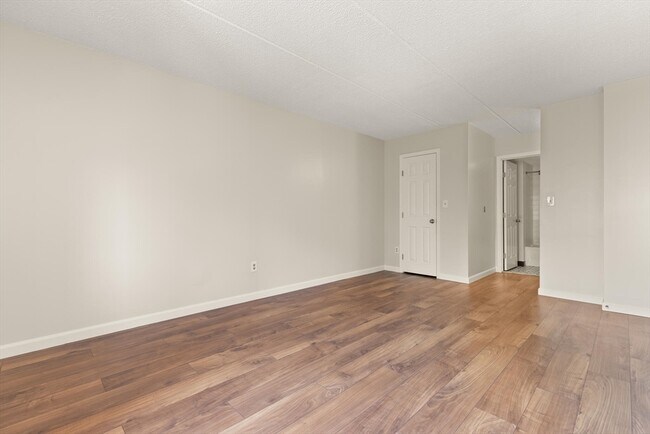 Building Photo - 289 Elm St