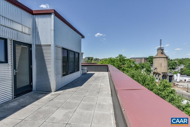 Building Photo - 200 Douglas Ave