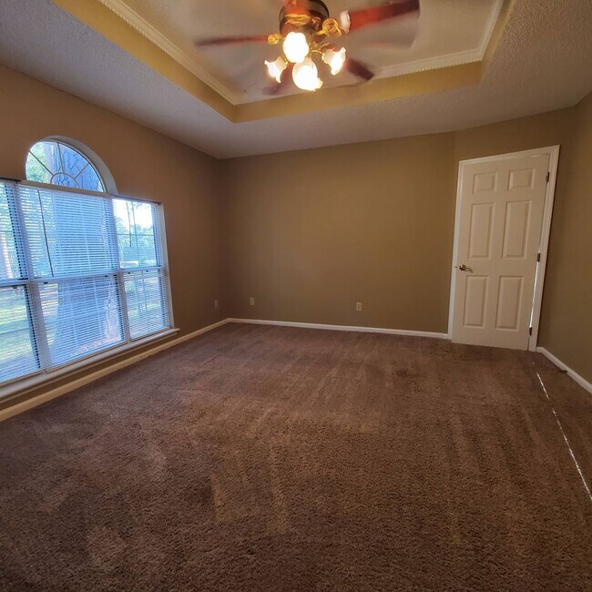 Building Photo - 2403 Spring Valley Cir