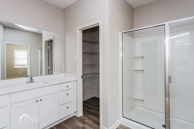 Building Photo - 1923 Hialeah Dr